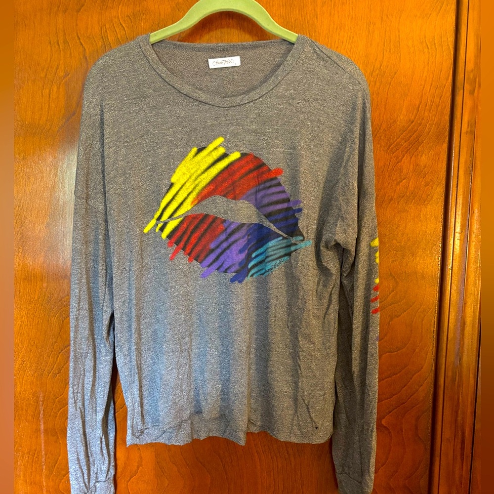 Lauren Moshi Gray Long Sleeve Shirt with Colorful Lips graphic & sleeve design M
